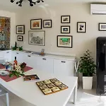 Sea Grape Wine Flat In Old Center Апартаменты *