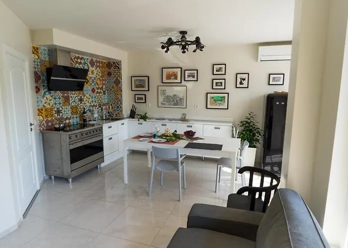 Sea Grape Wine Flat In Old Center Daire *