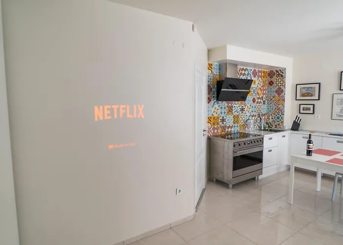 Sea Grape Wine Flat In Old Center * ヴァルナ